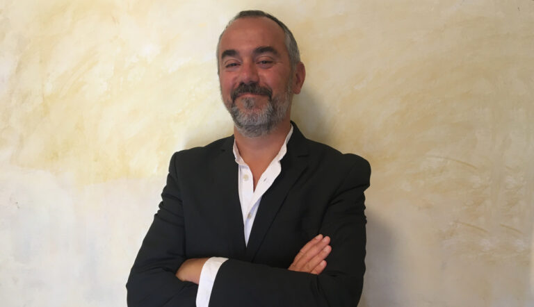 L’inatteso codice stradale di Gianni Micheli: ironia e riflessioni a La Feltrinelli Point di Arezzo  Occhiello: