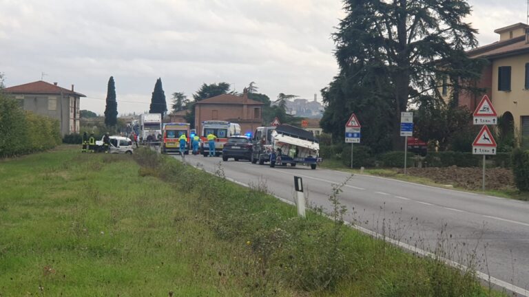 Foiano della Chiana: 24enne perde la vita in uno scontro frontale tra auto