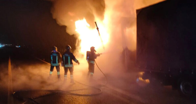Fiamme nella notte in Autosole tra Valdarno ed Arezzo