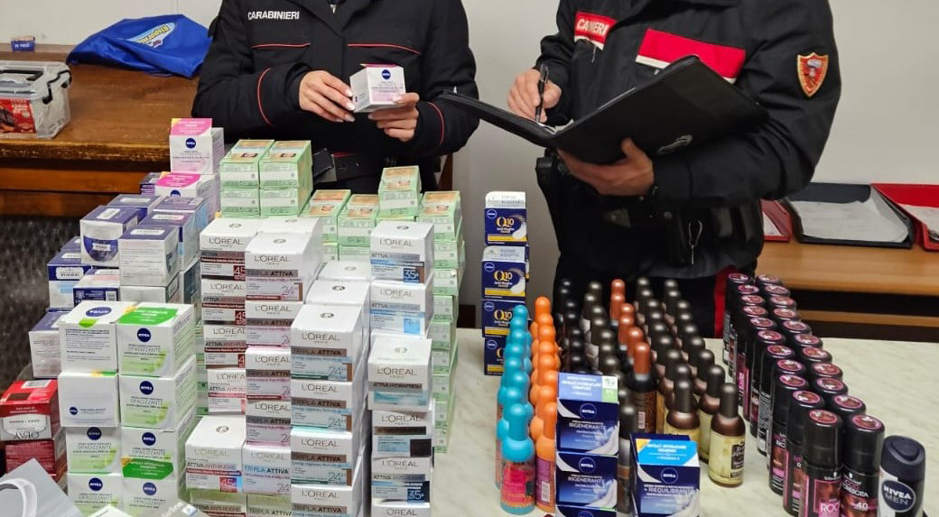 SANSEPOLCRO - 10.000 € DI REFURTIVA. ARRESTATE 4 PERSONE.