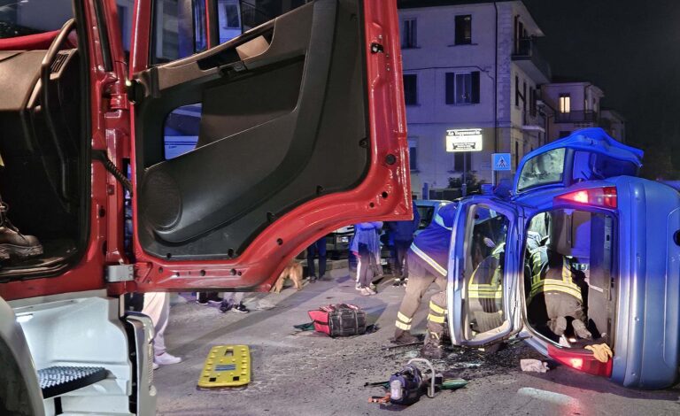 Incidente in via Anconetana: auto si ribalta nello stesso punto dell’ultimo sinistro