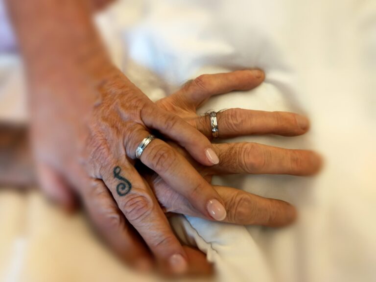 L’amore oltre la malattia: all’Hospice della Asl ad Agazzi Serafino ed Emanuela hanno detto Sì