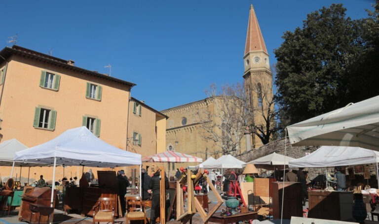 Frammenti di storia: immagini di Felice Rogialli dalla Fiera Antiquaria di Febbraio