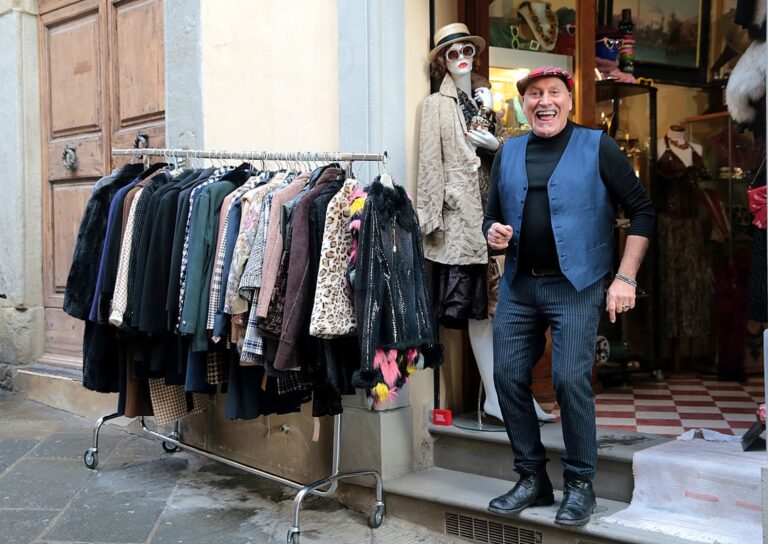 Sguardi sul passato: fotoreportage di Felice Rogialli dalla Fiera Antiquaria di marzo