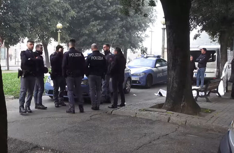 Giovane senza fissa dimora trovato morto ai giardini del Porcinai