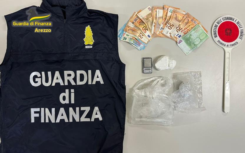Arresto a San Giovanni Valdarno sequestrati droga e denaro