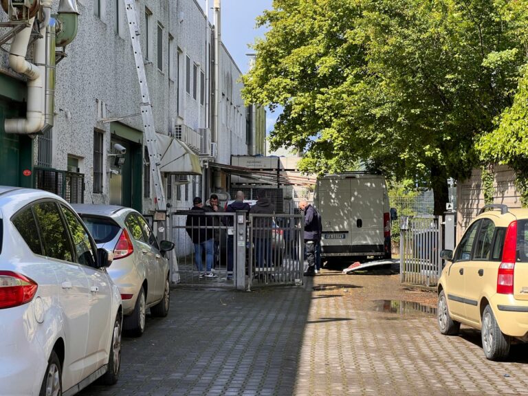 Arezzo, nuovo furto da 25mila euro in un’azienda orafa: rubati 40 chili di filo d’argento alla Taitu