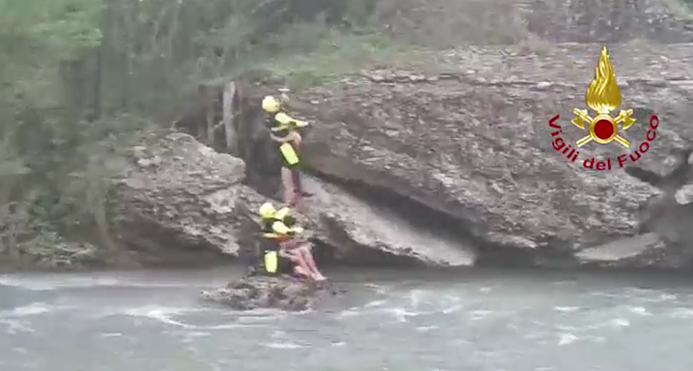 Vigili del fuoco salvataggio sul fiume Arno