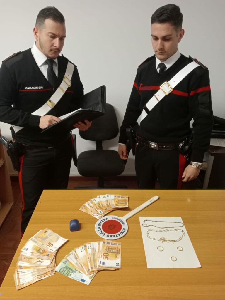 Gioielli nascosti in un panino “strano” sventata nuova truffa dei finti Carabinieri