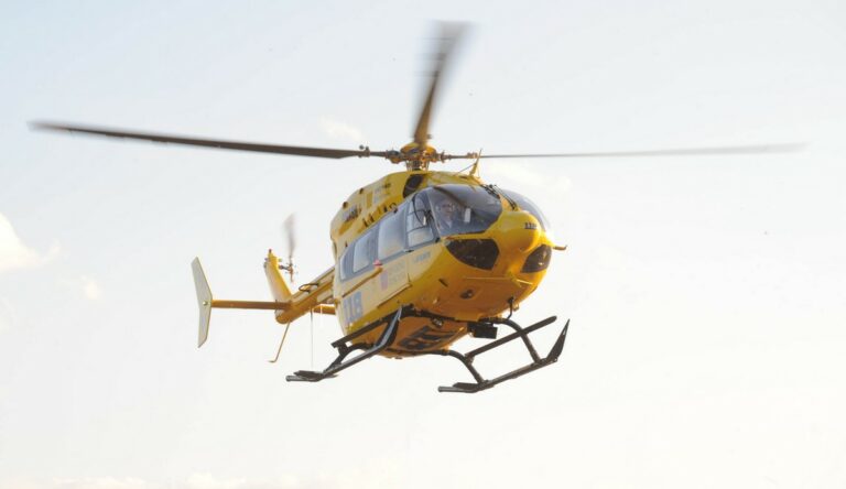 Incidente tra auto e moto a Marciano della Chiana: tre feriti gravi, intervento dell’elisoccorso