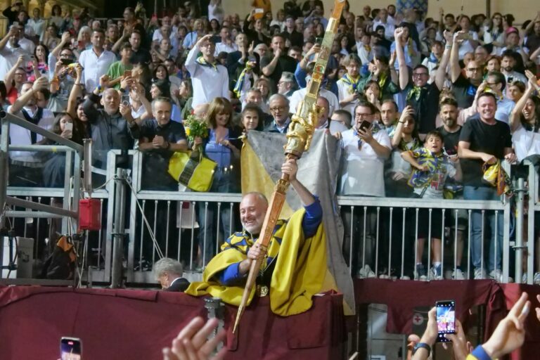 Porta Santo Spirito trionfa alla 145esima Giostra del Saracino, raggiungendo il primato nell’albo d’oro