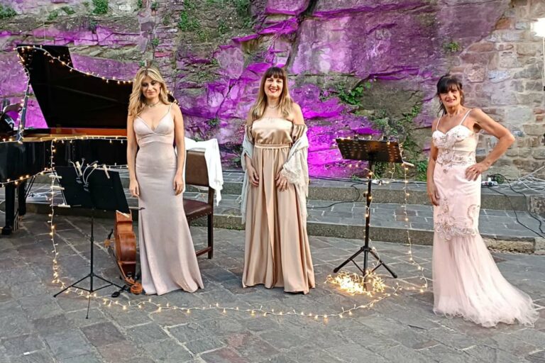 Tre artiste aretine uniscono voce, violoncello e pianoforte nel Trio Contro Tempo