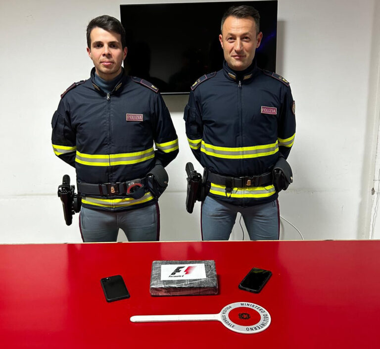 La Polizia di Stato di Arezzo arresta 2 persone con 90 grammi di cocaina in macchina