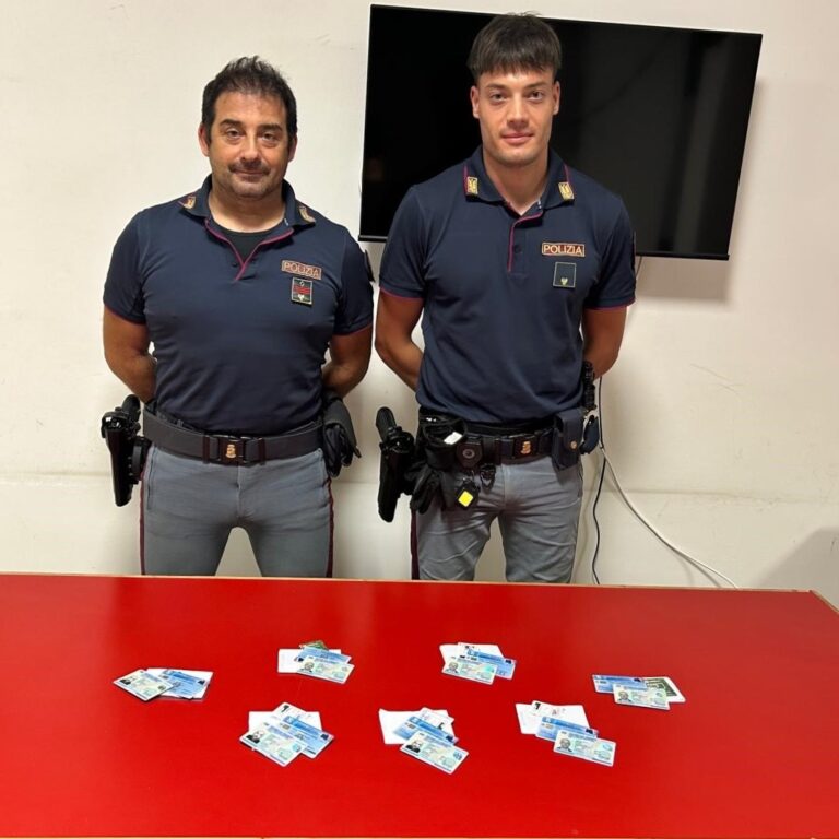 Arrestati due uomini sull’A1 per possesso di documenti di identità falsi