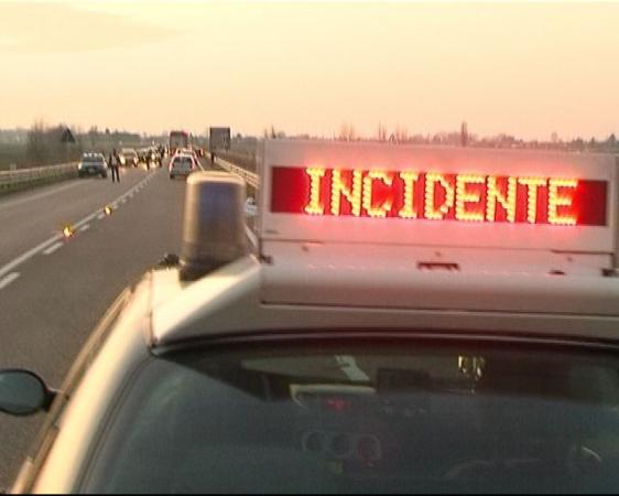Grave incidente sull’A1: tre feriti, una 62enne in codice rosso