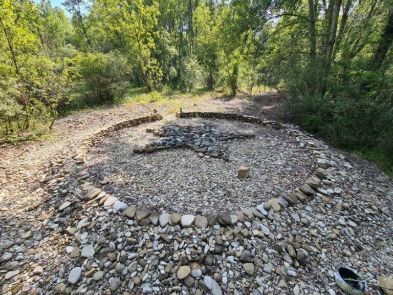Misteriose installazioni sul Tevere: gli Sherlock Holmes di Sansepolcro in azione