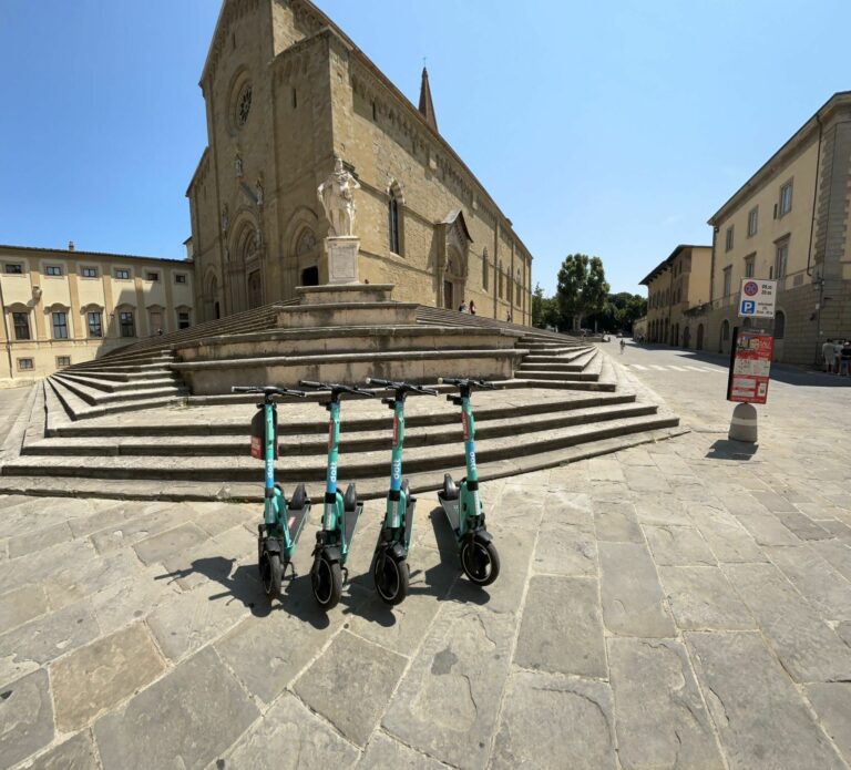 Con Tier-Dott, la sharing mobility diventa gratuita per gli abbonati al trasporto pubblico di Arezzo