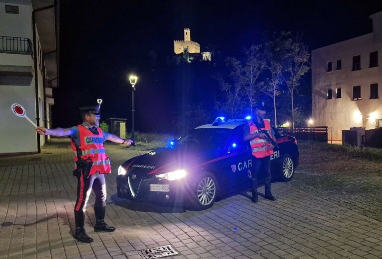 Controlli dei carabinieri a Bibbiena: sequestri di droga e denunce per ebbrezza