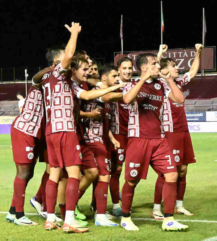 Arezzo in testa alla classifica: vittoria su Gubbio tra prime volte e dejà vu