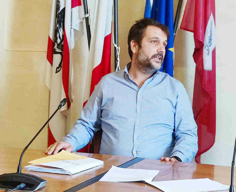 Arezzo pulita e decorosa? La maggioranza boccia la proposta di una commissione speciale: l’accusa di Francesco Romizi
