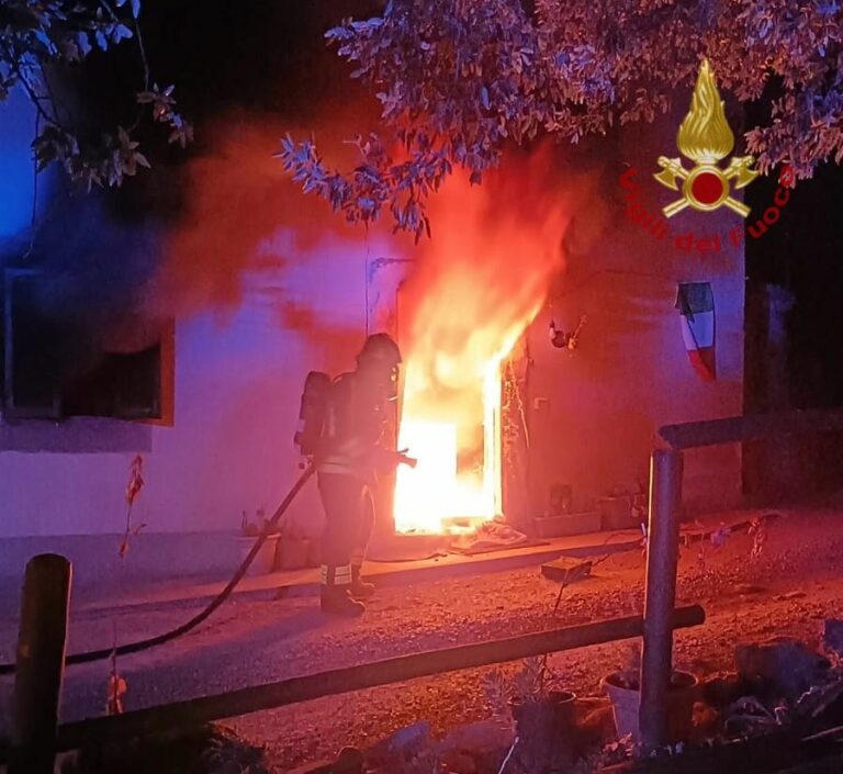 Incendio in abitazione a Cortona: danni ingenti, nessun ferito
