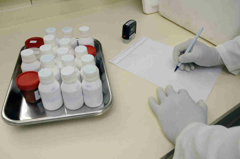 La medicina cronicizza e non guarisce