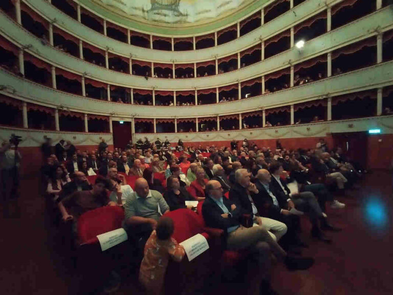 Al Teatro Petrarca di Arezzo consegnati i premi “Fedeltà al Lavoro e Sviluppo Economico”