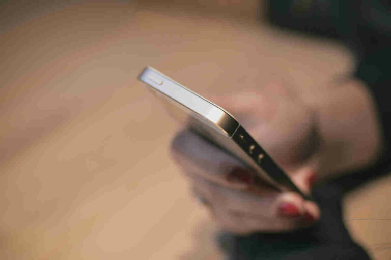 Attenzione ai falsi messaggi ASL: segnalati tentativi di truffa sui cellulari ad Arezzo