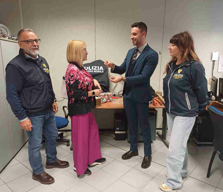 La Polizia di Stato rintraccia e restituisce preziosi rubati dopo un inseguimento notturno tra Arezzo e Chiusi