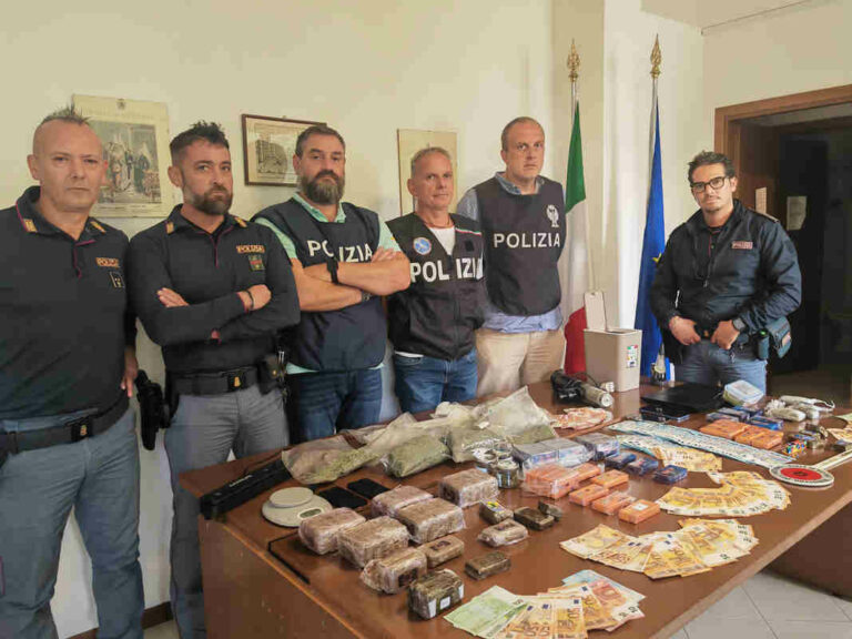Arrestati due giovani per spaccio di droga in Valdichiana: sequestrati quasi 10 kg di stupefacenti