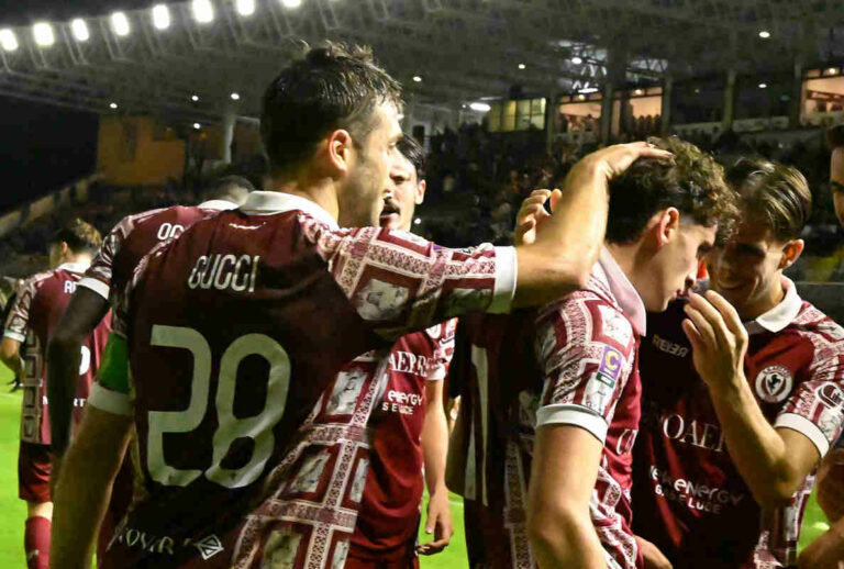 Arezzo in rimonta: vittoria sofferta contro la Spal tra luci e ombre