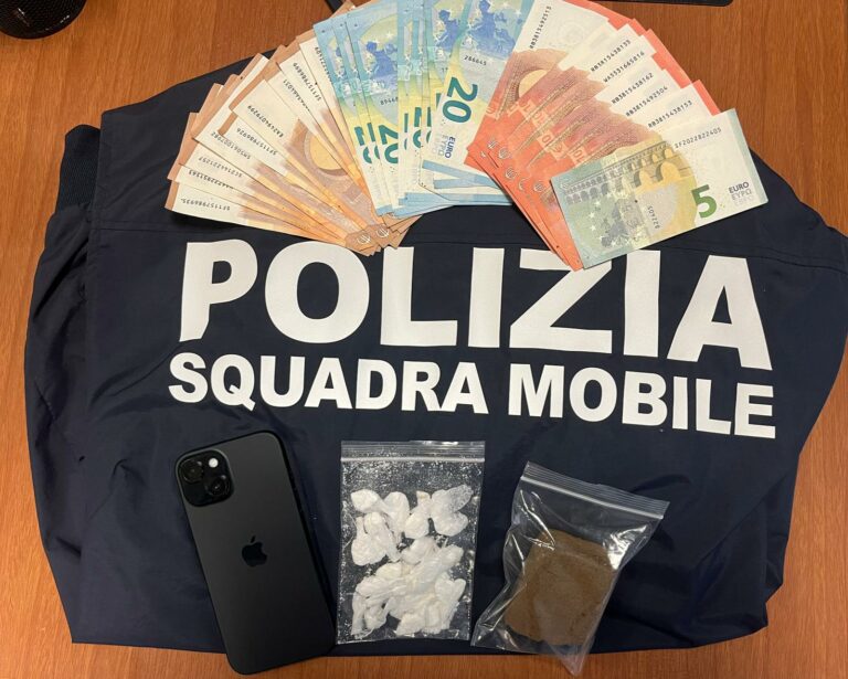 Arrestato 24enne ad Arezzo per spaccio di droga: tentava la fuga cambiandosi i vestiti