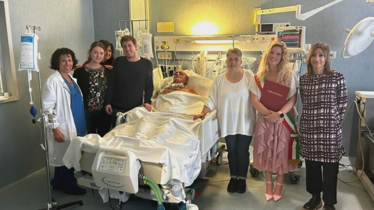 Dal coma al “Sì”: Giovanni, sopravvissuto a un grave incidente, si sposa in ospedale. La dottoressa che lo ha curato è la sua testimone