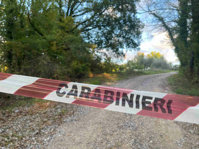 Donna trovata morta nelle campagne di Foiano della Chiana: ipotesi omicidio