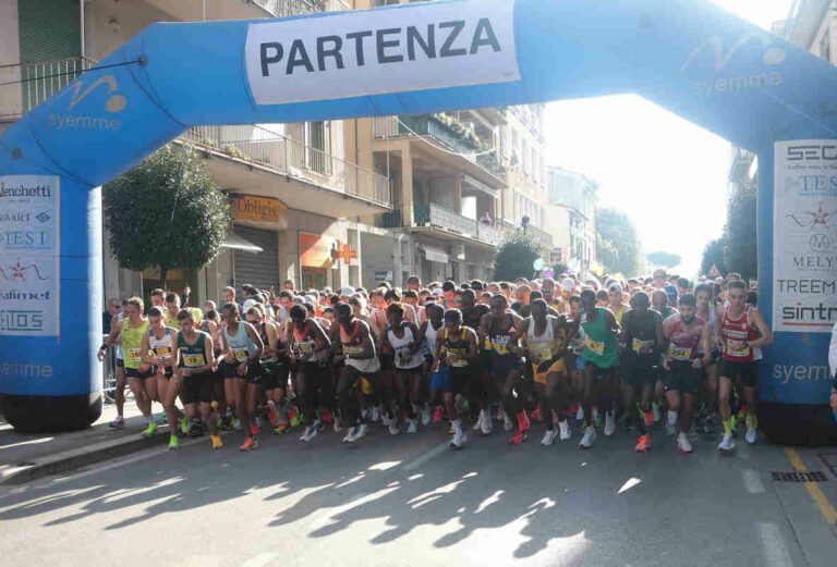 Emozioni e traguardi: la Maratonina Città di Arezzo 2024 nelle immagini di Felice Rogialli