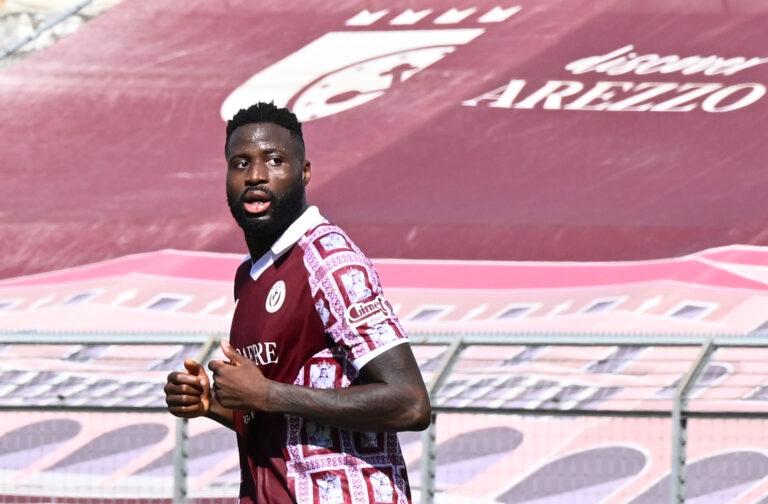 L’Arezzo espugna la Sardegna: vittoria convincente contro la Torres, 2-0