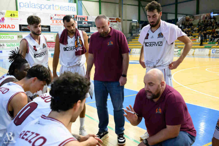 Impresa della BC Servizi Arezzo: battuta la capolista Costone Siena in un finale al cardiopalma