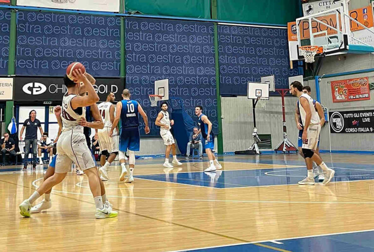 La BC Servizi Arezzo trionfa nel finale contro Quarrata: primo successo stagionale al Palasport Estra