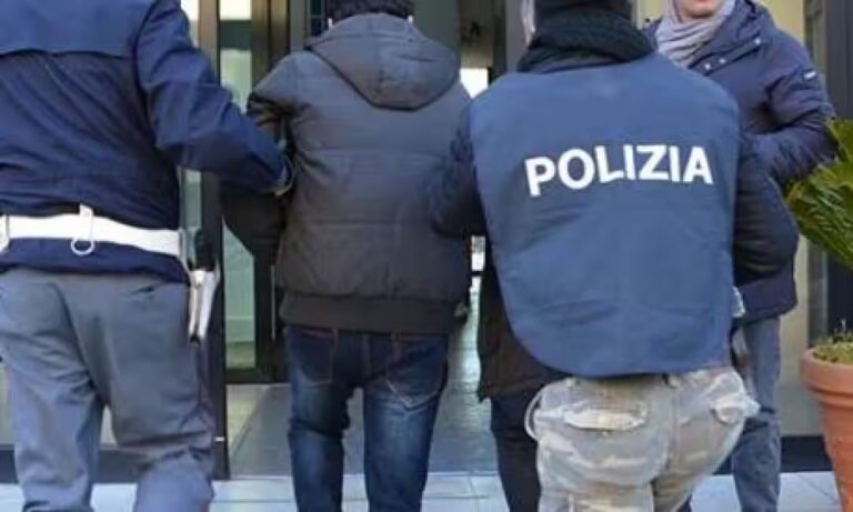 Droga nascosta nel bosco: fermato corriere albanese con oltre sei chili di stupefacente