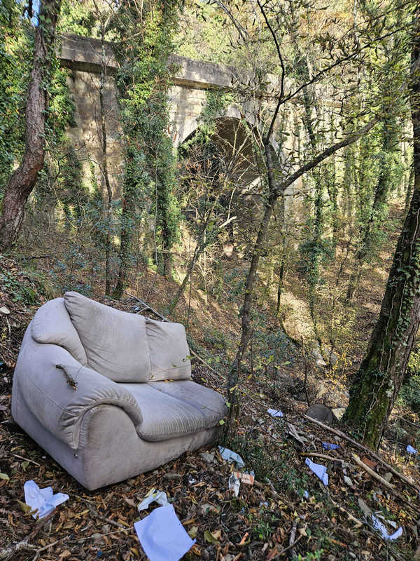 Amanti della natura, venite ad ammirare: la scarpata dello Scopetone, una galleria d’arte contemporanea a cielo aperto!