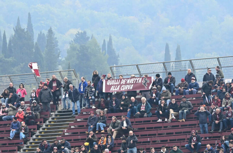 Arezzo e Pescara si dividono la posta: pari senza reti, le foto