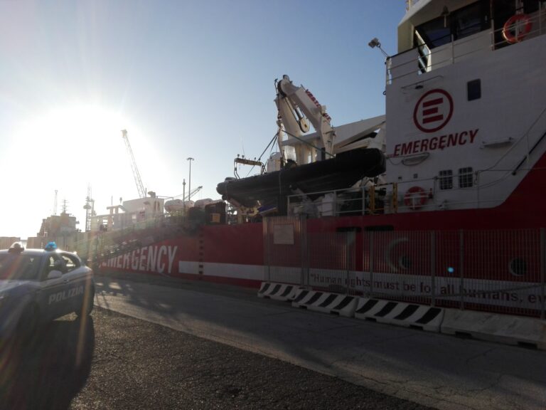 Arrivo della nave ONG Life Support a Livorno: accolti 72 migranti: 6 assegnati ad Arezzo
