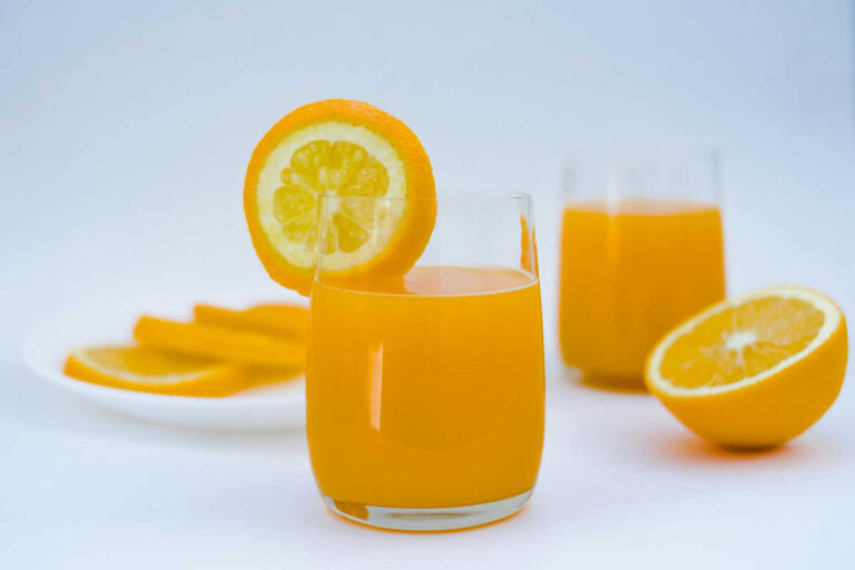 Due arance e un limone per assicurare la giusta dose di vitamina C