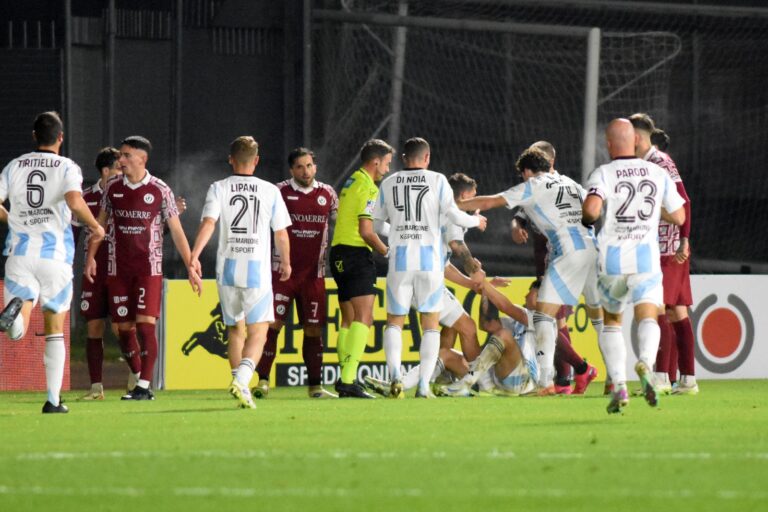 Emozioni in campo: le immagini della sfida Arezzo vs Entella