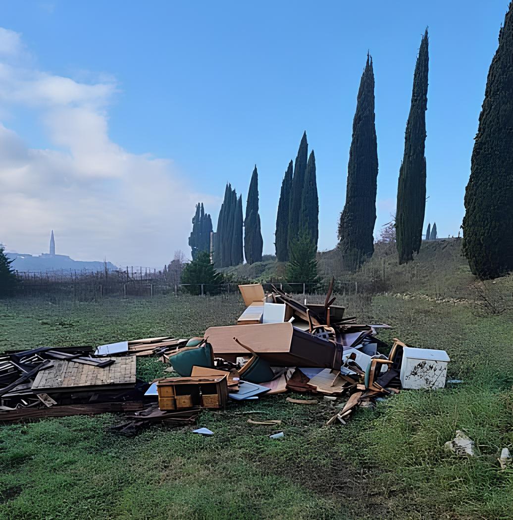 Scempio sotto la Torre di Gnicche