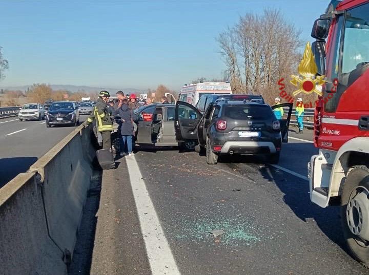 Tamponamento a catena sull’Autostrada A1: una donna ferita, traffico bloccato