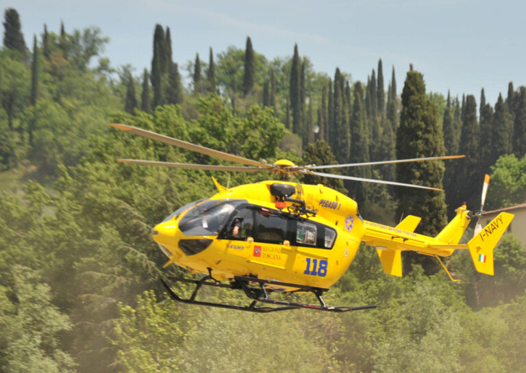 Incidente in motocicletta sulla SP della Verna: 68enne trasportato in codice 2 al Careggi