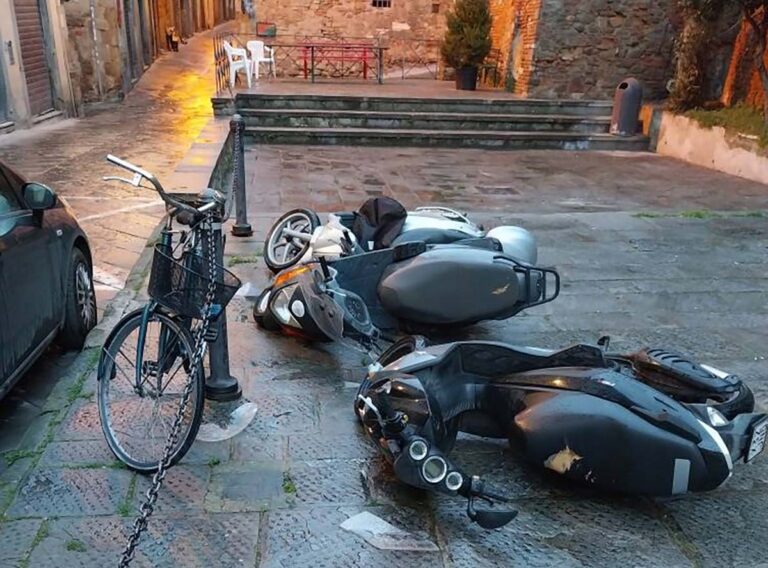 Arezzo, il centro storico ostaggio del vandalismo notturno