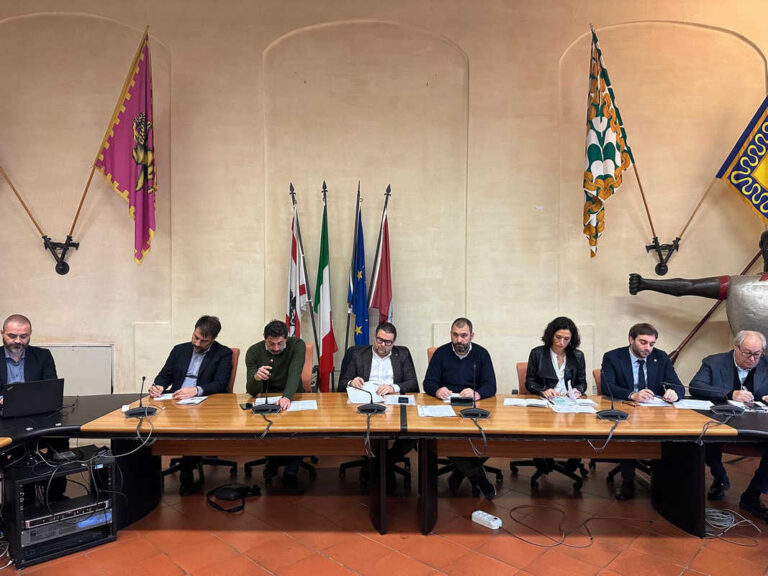 PD, Arezzo2020 e Michele Menchetti: “un decennio di governo cittadino fallimentare, guardiamo al 2025 per la svolta”