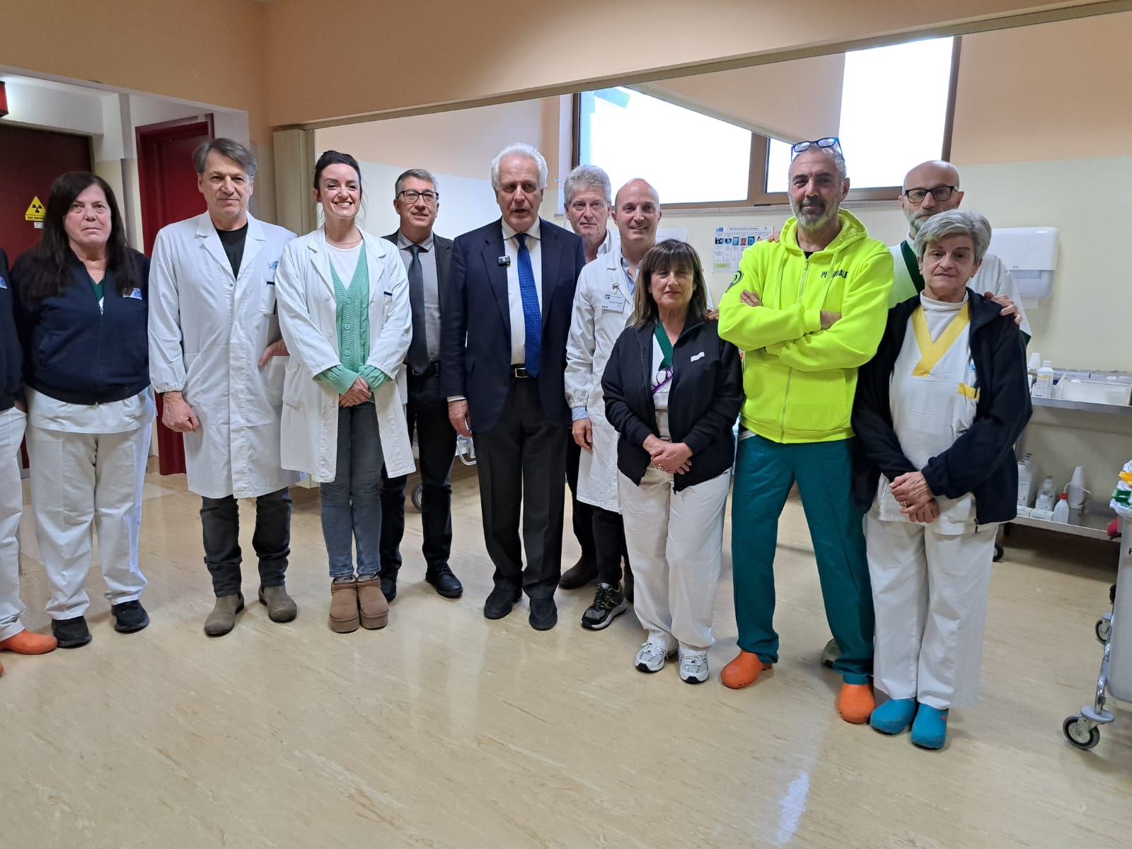 Giani Con la squadra della Radiologia e i dottori Venezia e Pasquale Petruzzi della Radiologia Interventistica